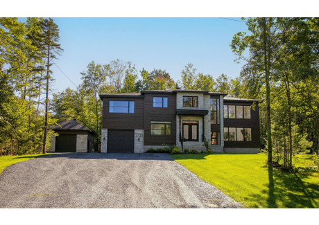 Dom na sprzedaż - 2723 Rue de l'Alcôve, Brompton/Rock Forest/Saint-Élie/Deauville, QC J1 Brompton/rock Forest/saint-Élie/deauville, Kanada, 286 m², 814 430 USD (3 151 844 PLN), NET-100399384