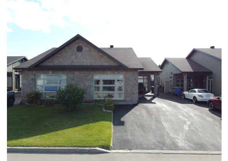 Dom na sprzedaż - 860 Rue des Jaseurs, Chicoutimi, QC G7H0B3, CA Chicoutimi, Kanada, 119 m², 275 621 USD (1 066 655 PLN), NET-100485739