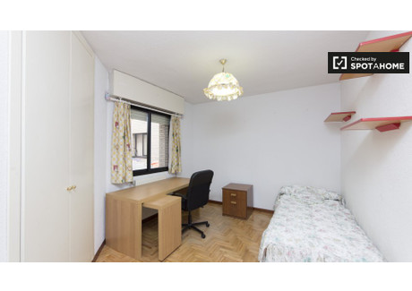 Pokój do wynajęcia - Madrid, Hiszpania, 120 m², 368 USD (1528 PLN), NET-78322046