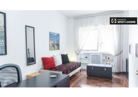 Pokój do wynajęcia - Rome, Włochy, 100 m², 381 USD (1532 PLN), NET-79109371