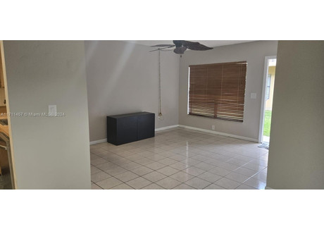 Mieszkanie do wynajęcia - 2655 W Hialeah, Usa, 69,4 m², 2400 USD (9768 PLN), NET-103008385