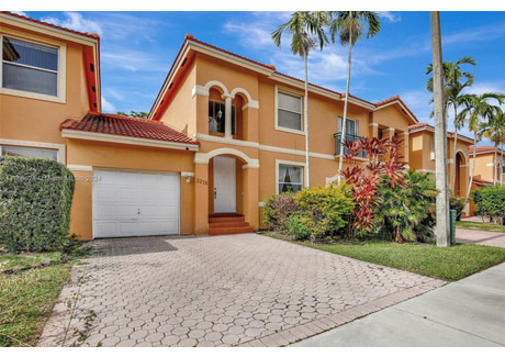 Dom na sprzedaż - 2278 NW 162nd Way Pembroke Pines, Usa, 114,27 m², 495 000 USD (2 014 650 PLN), NET-102885214