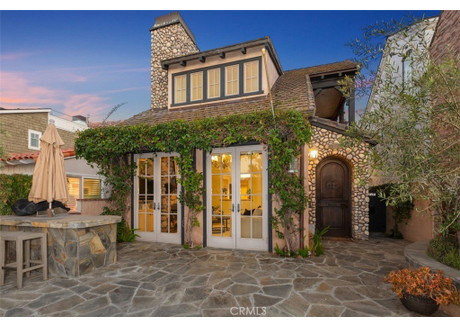 Dom na sprzedaż - 302 Larkspur Avenue Corona Del Mar, Usa, 236,07 m², 4 995 000 USD (19 180 800 PLN), NET-100922658