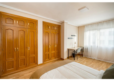 Mieszkanie do wynajęcia - Calle de Umbría Madrid, Hiszpania, 300 m², 1294 USD (5370 PLN), NET-100143314