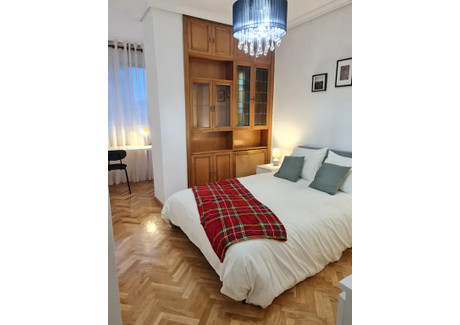 Mieszkanie do wynajęcia - Calle de Oña Madrid, Hiszpania, 117 m², 646 USD (2524 PLN), NET-100253139