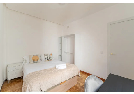 Mieszkanie do wynajęcia - Calle de Fernández de la Hoz Madrid, Hiszpania, 130 m², 858 USD (3560 PLN), NET-100423373