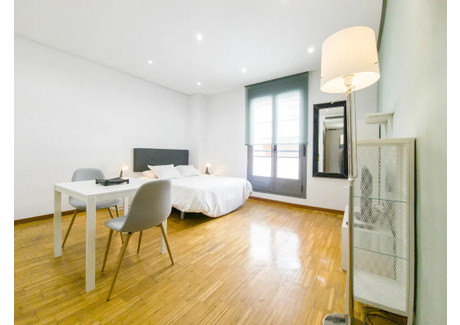 Mieszkanie do wynajęcia - Calle de San Hermenegildo Madrid, Hiszpania, 28 m², 2032 USD (7945 PLN), NET-100737396