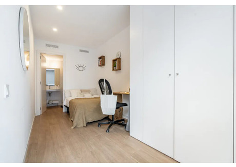 Mieszkanie do wynajęcia - Carrer de Benavent Barcelona, Hiszpania, 100 m², 1159 USD (4648 PLN), NET-101381535