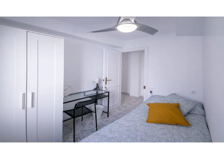 Mieszkanie do wynajęcia - Carrer Germans Villalonga Valencia, Hiszpania, 95 m², 298 USD (1195 PLN), NET-101411090