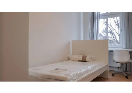 Mieszkanie do wynajęcia - Schulstraße Berlin, Niemcy, 116 m², 715 USD (2929 PLN), NET-101523962