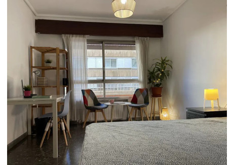 Mieszkanie do wynajęcia - Carrer de Jaume Roig Valencia, Hiszpania, 293 m², 595 USD (2385 PLN), NET-101735869