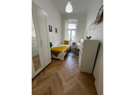 Mieszkanie do wynajęcia - Hasnerstraße Vienna, Austria, 67 m², 688 USD (2815 PLN), NET-102250024