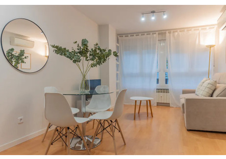 Mieszkanie do wynajęcia - Calle de Joaquín María López Madrid, Hiszpania, 55 m², 2448 USD (10 014 PLN), NET-102314936