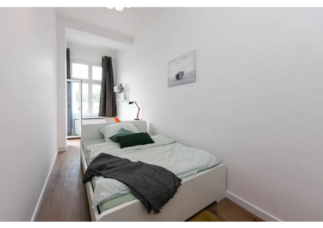 Mieszkanie do wynajęcia - Dominicusstraße Berlin, Niemcy, 80 m², 782 USD (3205 PLN), NET-102638405