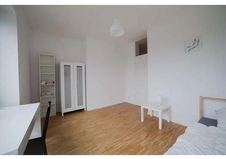 Mieszkanie do wynajęcia - Erika-Mann-Straße Munich, Niemcy, 205 m², 913 USD (3743 PLN), NET-102732302