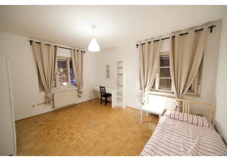 Mieszkanie do wynajęcia - Leopoldstraße Munich, Niemcy, 68 m², 1030 USD (4274 PLN), NET-102821504