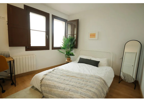 Mieszkanie do wynajęcia - Carrer de Santa Madrona Barcelona, Hiszpania, 90 m², 986 USD (3797 PLN), NET-94167473