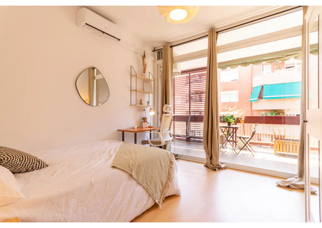 Mieszkanie do wynajęcia - Carrer de Rocafort Barcelona, Hiszpania, 65 m², 917 USD (3752 PLN), NET-94186467