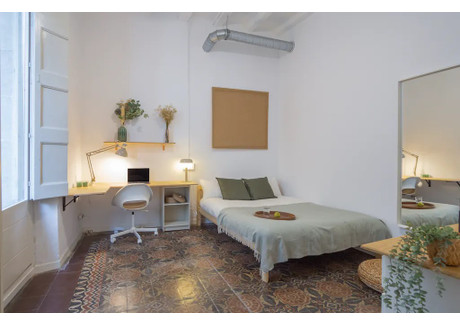 Mieszkanie do wynajęcia - Carrer dels Assaonadors Barcelona, Hiszpania, 350 m², 1061 USD (4160 PLN), NET-94239209