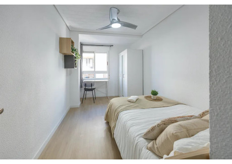 Mieszkanie do wynajęcia - Carrer del Doctor Vicent Zaragoza Valencia, Hiszpania, 125 m², 462 USD (1820 PLN), NET-94956501