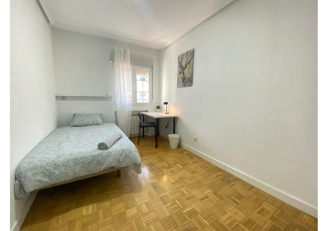 Mieszkanie do wynajęcia - Calle de Cardeñosa Madrid, Hiszpania, 80 m², 375 USD (1534 PLN), NET-94974662