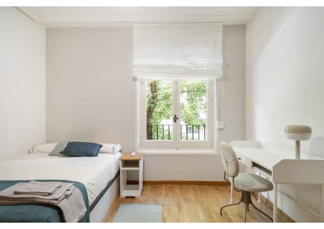 Mieszkanie do wynajęcia - Calle de Viriato Madrid, Hiszpania, 137 m², 856 USD (3373 PLN), NET-95220768
