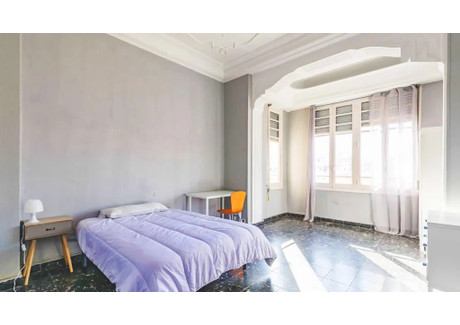 Mieszkanie do wynajęcia - Calle Cuenca Valencia, Hiszpania, 160 m², 433 USD (1704 PLN), NET-95220887