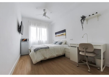 Mieszkanie do wynajęcia - Carrer dels Alts Forns Barcelona, Hiszpania, 110 m², 815 USD (3213 PLN), NET-95247756