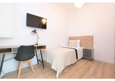 Mieszkanie do wynajęcia - Carrer de Balmes Barcelona, Hiszpania, 160 m², 825 USD (3251 PLN), NET-95273893