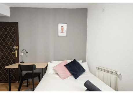 Mieszkanie do wynajęcia - Calle de Cedaceros Madrid, Hiszpania, 220 m², 638 USD (2513 PLN), NET-95774294