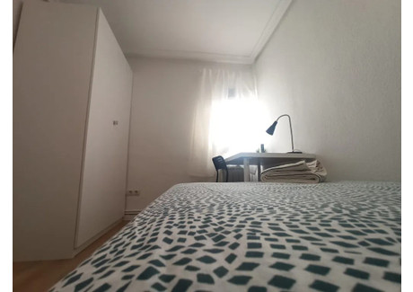 Mieszkanie do wynajęcia - Calle de Benalmádena Madrid, Hiszpania, 110 m², 530 USD (2034 PLN), NET-96108460