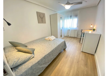 Mieszkanie do wynajęcia - Calle de Benalmádena Madrid, Hiszpania, 110 m², 698 USD (2682 PLN), NET-96108461