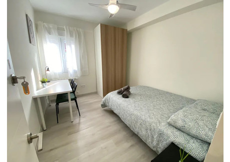 Dom do wynajęcia - Calle de Amós de Escalante Madrid, Hiszpania, 90 m², 665 USD (2780 PLN), NET-96213368