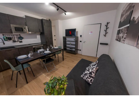 Mieszkanie do wynajęcia - Via Vallarsa Milan, Włochy, 70 m², 4352 USD (17 364 PLN), NET-96264988