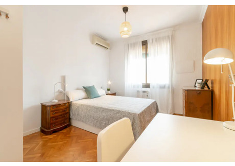 Mieszkanie do wynajęcia - Carrer de la Indústria Barcelona, Hiszpania, 80 m², 699 USD (2900 PLN), NET-96319475