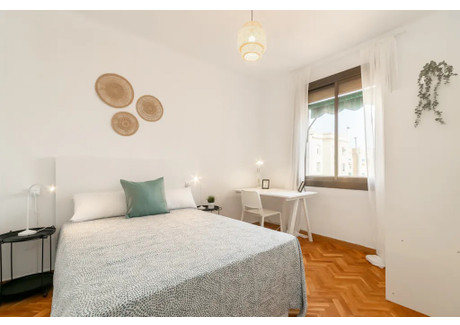 Mieszkanie do wynajęcia - Carrer de la Indústria Barcelona, Hiszpania, 80 m², 811 USD (3179 PLN), NET-96319641