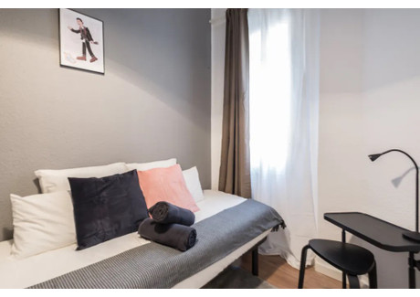 Mieszkanie do wynajęcia - Calle de las Infantas Madrid, Hiszpania, 180 m², 702 USD (2800 PLN), NET-96421463
