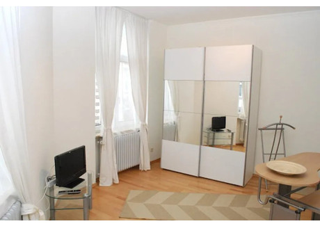 Dom do wynajęcia - Esslinger Straße Frankfurt Am Main, Niemcy, 88 m², 768 USD (3139 PLN), NET-96503427