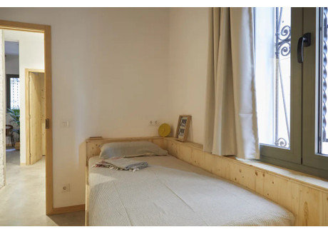 Mieszkanie do wynajęcia - Carrer de l'Encarnació Barcelona, Hiszpania, 140 m², 992 USD (3908 PLN), NET-96542798