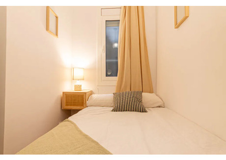 Mieszkanie do wynajęcia - Carrer de Rocafort Barcelona, Hiszpania, 65 m², 598 USD (2355 PLN), NET-96665280