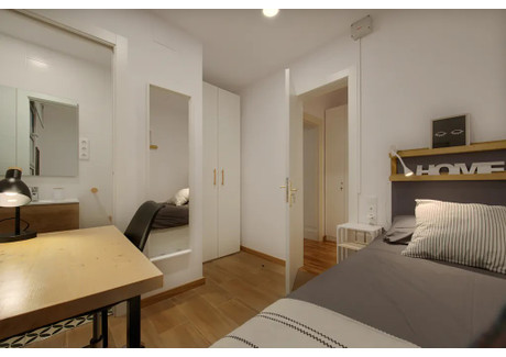 Mieszkanie do wynajęcia - Carrer de Balmes Barcelona, Hiszpania, 137 m², 1076 USD (4142 PLN), NET-96729804