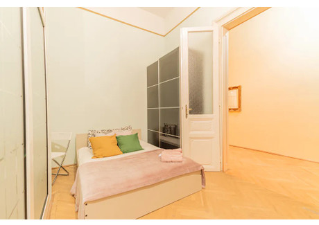 Mieszkanie do wynajęcia - Liszt Ferenc tér Budapest, Węgry, 100 m², 387 USD (1584 PLN), NET-96840591