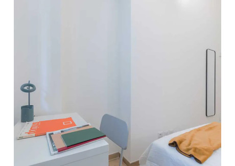 Mieszkanie do wynajęcia - Via La Loggia Turin, Włochy, 110 m², 570 USD (2246 PLN), NET-96897237