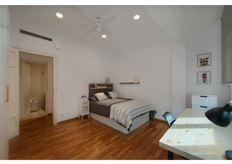 Mieszkanie do wynajęcia - Carrer de Balmes Barcelona, Hiszpania, 131 m², 1016 USD (4004 PLN), NET-96908575