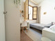 Mieszkanie do wynajęcia - Carrer de Santa Anna Barcelona, Hiszpania, 400 m², 754 USD (3053 PLN), NET-97234410