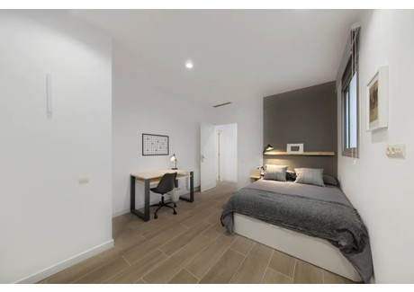 Mieszkanie do wynajęcia - Carrer de Balmes Barcelona, Hiszpania, 192 m², 1145 USD (4512 PLN), NET-97405482
