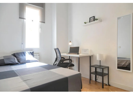 Mieszkanie do wynajęcia - Calle de Fernández de los Ríos Madrid, Hiszpania, 240 m², 695 USD (2740 PLN), NET-97706777