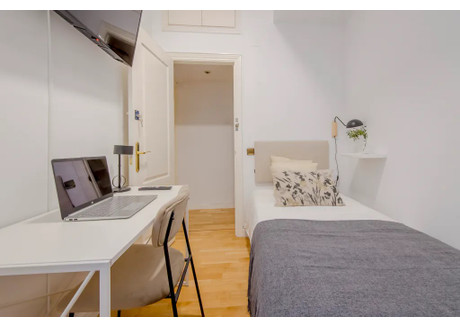 Mieszkanie do wynajęcia - Calle de Fernán González Madrid, Hiszpania, 150 m², 530 USD (2136 PLN), NET-97741979