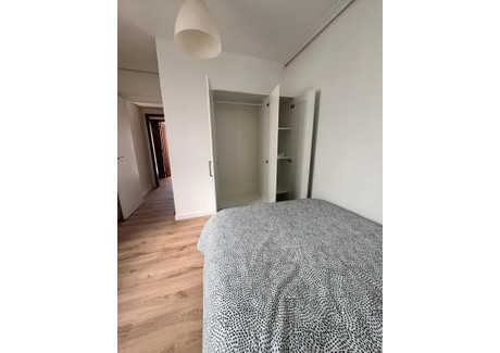 Mieszkanie do wynajęcia - Calle de la Batalla del Salado Madrid, Hiszpania, 100 m², 583 USD (2386 PLN), NET-97741981