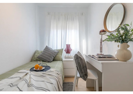 Mieszkanie do wynajęcia - Calle de Ofelia Nieto Madrid, Hiszpania, 76 m², 530 USD (2136 PLN), NET-97776291